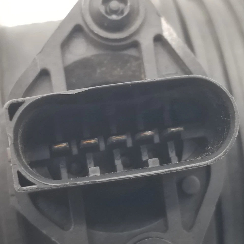 1997 - 2004 Mercedes-Benz E320 CLK320 SLK320 Mass Air Flow Sensor Meter Assembly - Image 4 of 4