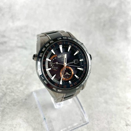 Seiko Astron 7X52-0AF0 Titane Céramique Date Solaire Montre Hommes Authentique - Photo 4 sur 10