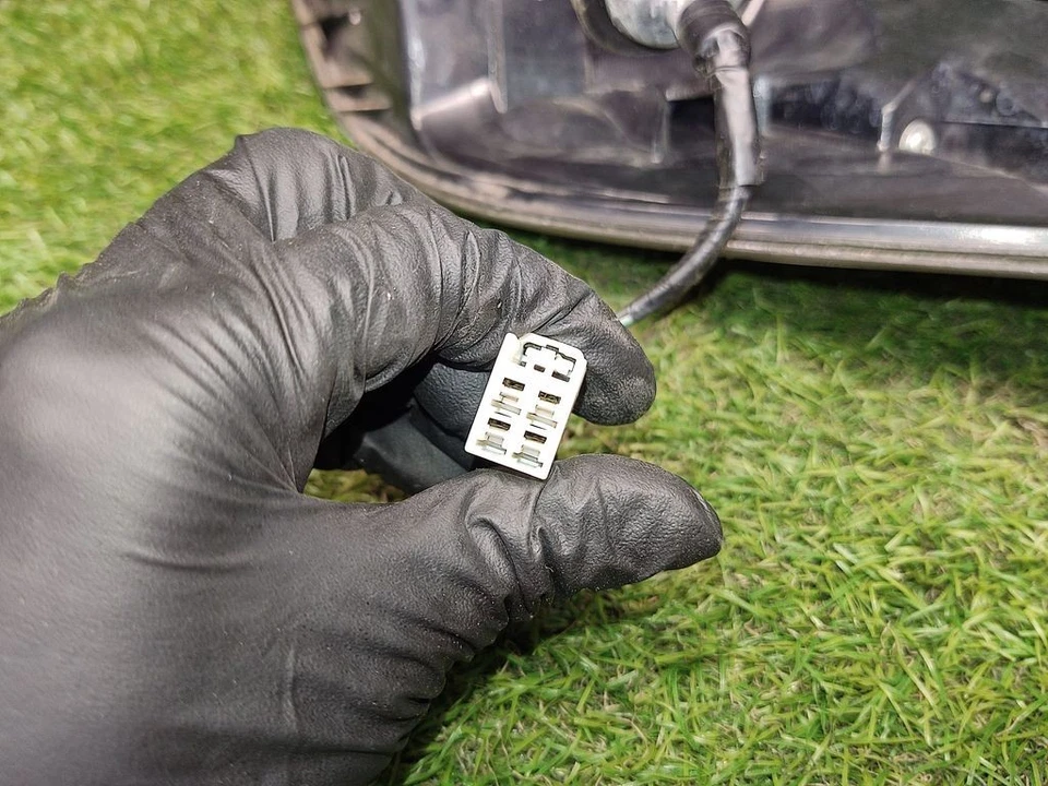 Mazda MPV 2007 Left Tail Light Rear Lamp L20651160 DTR64533 - Image 2 of 4