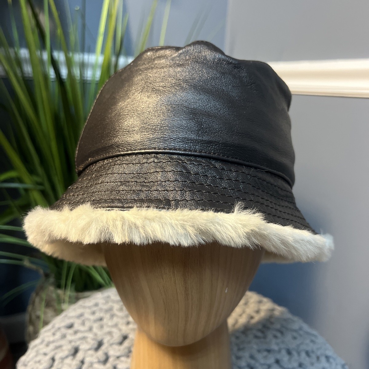 Wilson Leather Maxima Women's Black Fur Trim Fitted Winter Wilson Leather Maxima Women's Black Fur Trim Fitted Winter