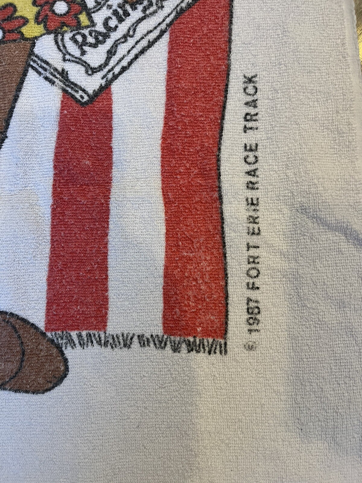 Red Fort Text Vintage Fort Erie Ontario Racetrack 90th 1987 Beach Towel Horse Racing ...