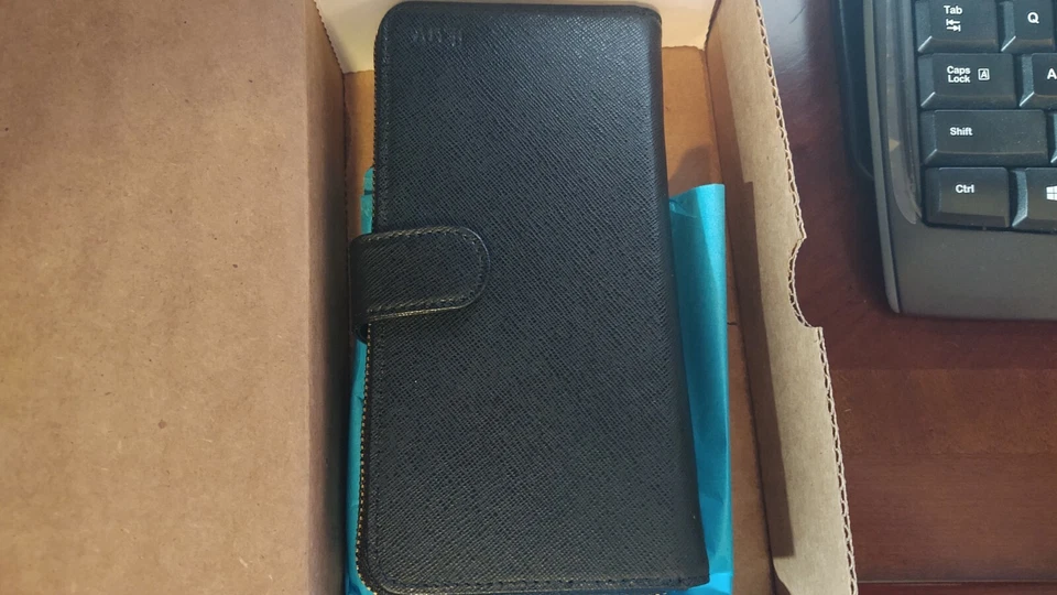  iLuv Premium Leather Wallet Case with a Security Zipper & Tight Button Closure - Image 4 of 4