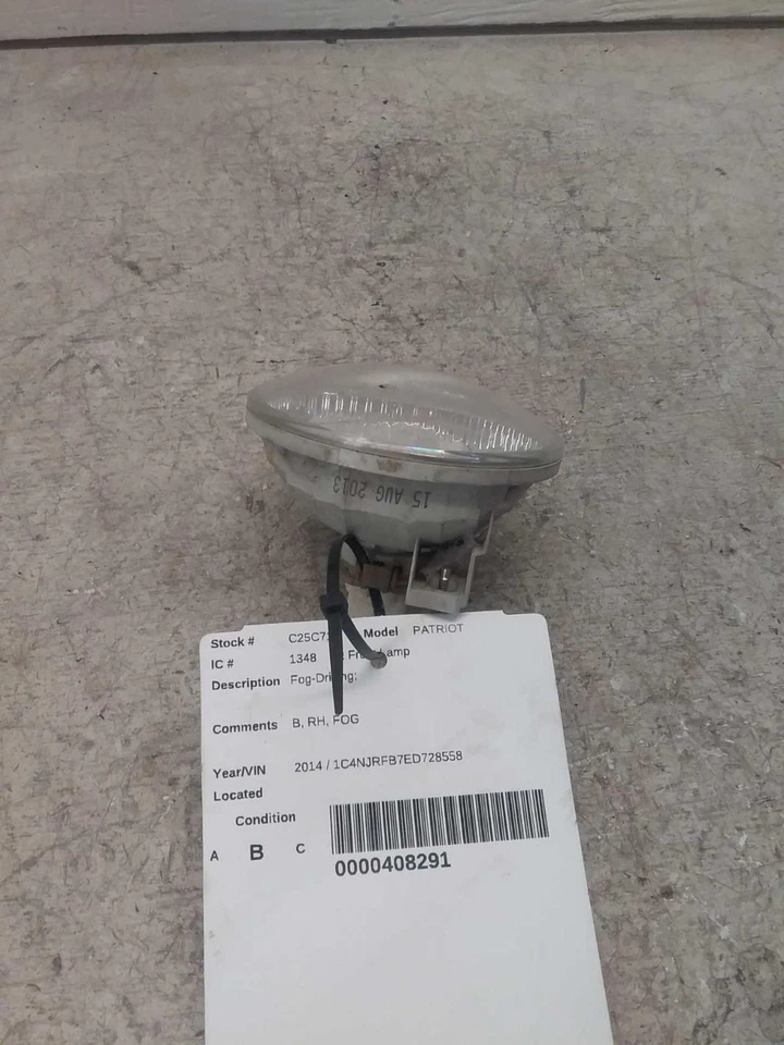 Used Driving Light fits: 2014 Jeep Patriot Fog-Driving bumper mounted round Rubi Foto 2 de 4