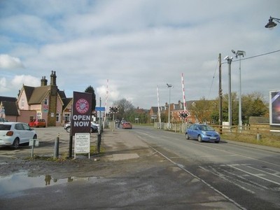Foto 6x4 Woburn Sands, Bahnübergang Aspley Heath\/SP9235 trägt die c2017