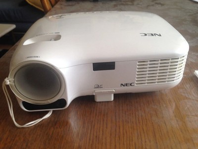 NEC Projector LT 30 Hohe Qualität, TOP Zustand Gebraucht incl Tasche 