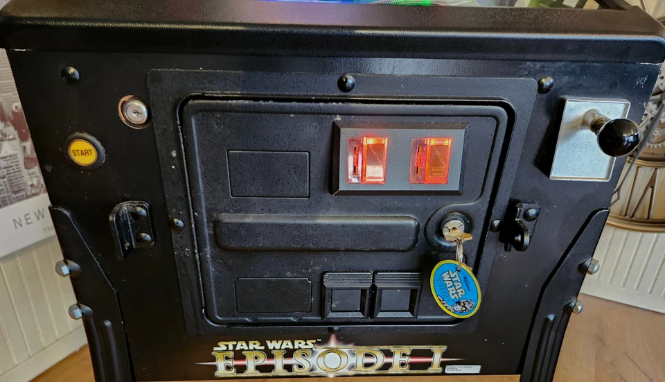 Máquina de Pinball Star Wars Episodio 1 Williams 1999 THE GAME ROOM STORE NJ 07004 Foto 3 de 4