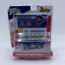 Johnny Lightning 1/64 1967 Chevy Camaro & Sunoco Service Station JLDR007