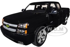 2006 CHEVROLET SILVERADO SS PICKUP BLACK 1/25 DIECAST MODEL BY MOTORMAX 79394