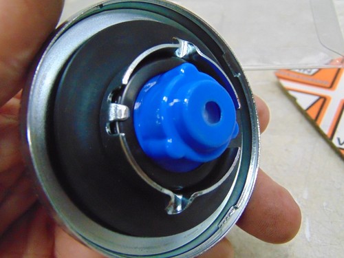 Chrome Stock Style Gas Cap Vented 73-82 FL FX XL REPL 61102-73 P/N: 38-0313 - Picture 2 of 4