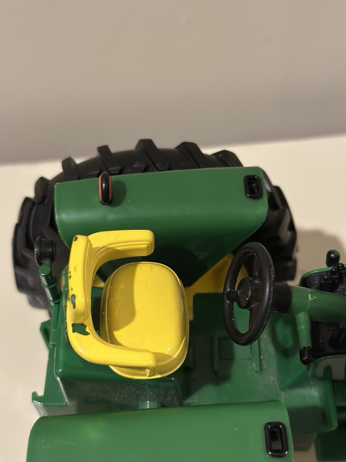 John Deere 4020 Diesel Tractor by Tomy with Sound and Lights 1:64 thumbnail 10