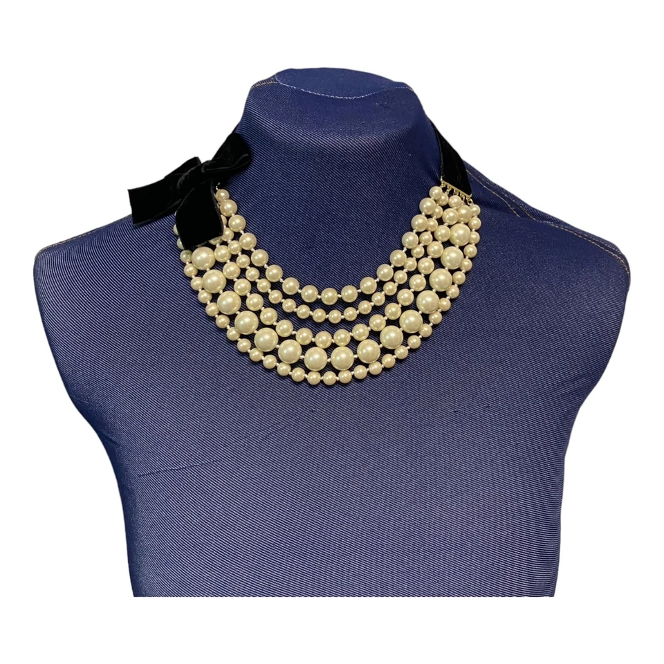 Collar en capas de terciopelo negro y perlas de imitación tono dorado KATE SPADE Foto 3 de 4