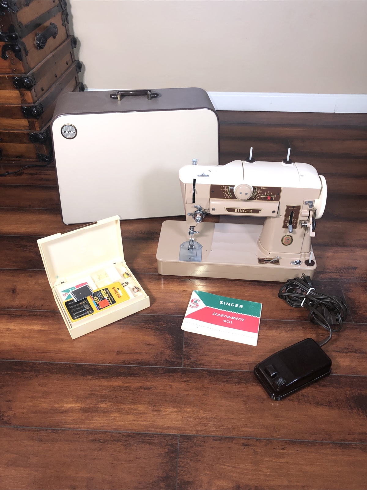 Stunning 1961 Singer 401A SlantOMatic Sewing Machine Loaded Vintage