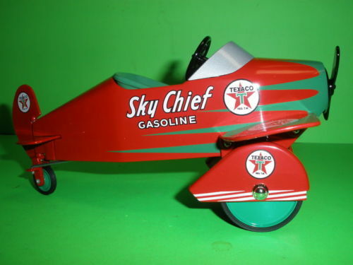 1/6 CROWN PREMIUMS TEXACO SKY CHIEF AIR KING PEDAL AIRPLANE WIND SOCK & CHOCKS - Picture 9 of 12