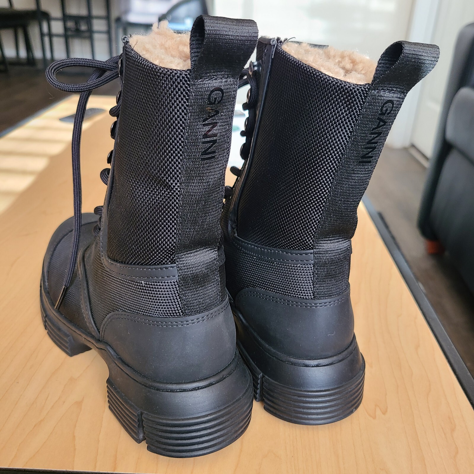 SAOLA Stivali da combattimento Ganni gomma guscio pelliccia sintetica nero suola log grossa stivali 5 35 nuovi