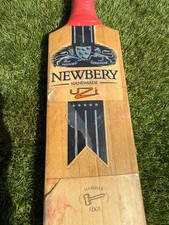 NEWBERY HANDMADE UZI SHORT HANDLE ADULT CRICKET BAT.  2lbs 10oz. FREE POST