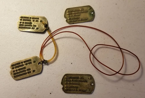 VINTAGE WW2 US MILITARY NOTCHED DOG TAGS