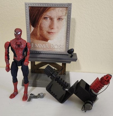 2004 Toy Biz Spider-Man 2 Shoot and Slide Spider-Man Action Figure