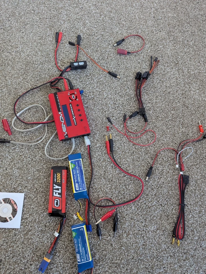 Venom Pro Charger  LI-ION, POLY,NIMH + batteries - Image 3 of 4