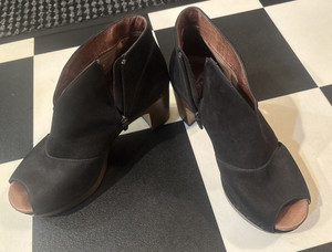 DANSKO Delphina Black Milled Nubuck Peep Toe Platform Clogs Sandals Heels 40/9.5