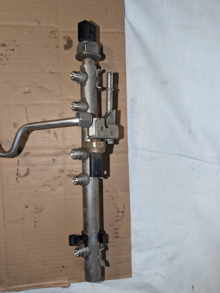 BMW 3 E92 E93 320i LCI 10-13 N43B20A FUEL INJECTOR RAIL & SENSOR 7537319 - Image 3 of 3