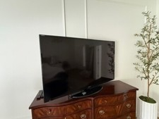 SHARP TV - 60-inch 1080p LED LCD TV with a 120Hz refresh rate