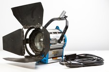 ARRI T1 Fresnel, 1000W Tungsten Lighting - Pronto all'uso e buono in tiro!