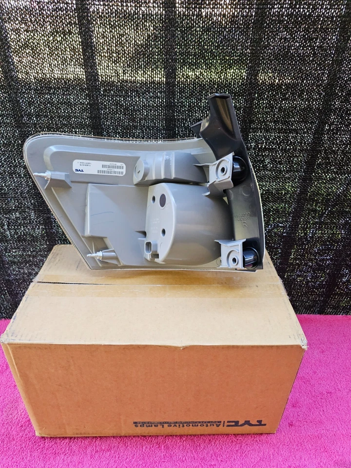 Luz trasera TYC pasajero derecho para GMC Acadia 2007-2012 11-6429-00 Foto 4 de 4