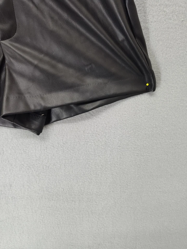 Pantalones Cortos Zara Para Mujer XS Imitación Cuero Tiro Alto Plisado Cremallera Bolsillo Ajuste Moderno Foto 4 de 4