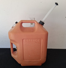 RUBBERMAID essence 6-gallon gas can with new spout and caps see discription