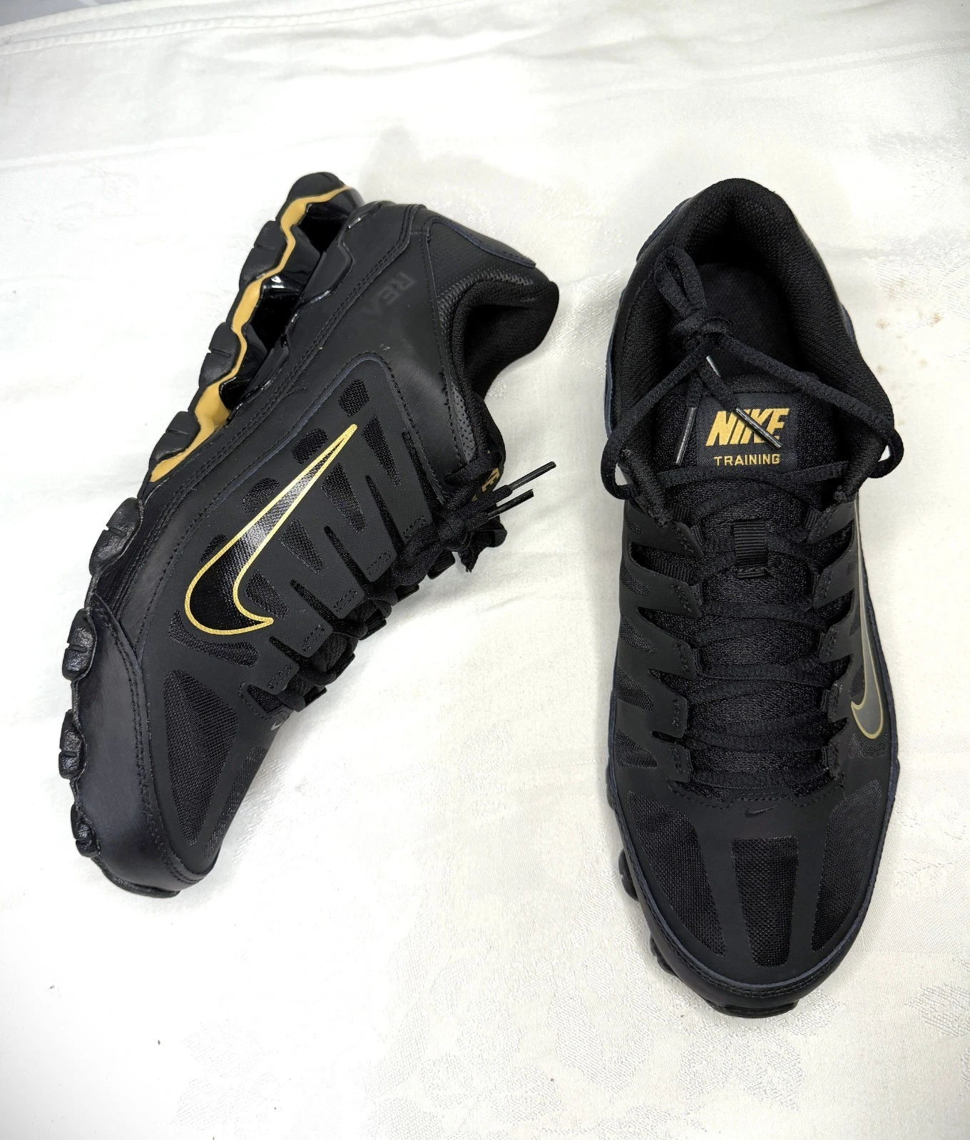 Nike Reax 8 TR Mesh Black/Metallic Gold-Black Shoes (621716-020)