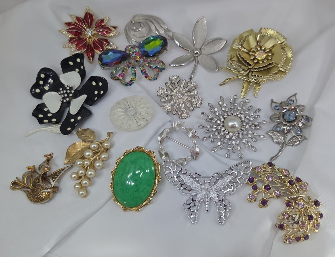 15 Vintage gold silver tone Pins Brooches Napier Coventry Trifari Krementz Monet
