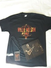 Willie Nelson 2012 concert memorabillia L t-shirt, photo, hang tag, never worn 