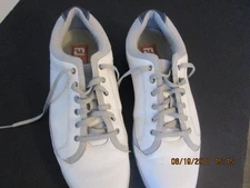 FJ Contour Men's spikeless golf shoes size 9  white/gray gently used