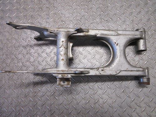 04 2004 Yamaha Blaster 200 Swingarm 2XJ-22110-00-35 50442 YFZ200 - Picture 8 of 18
