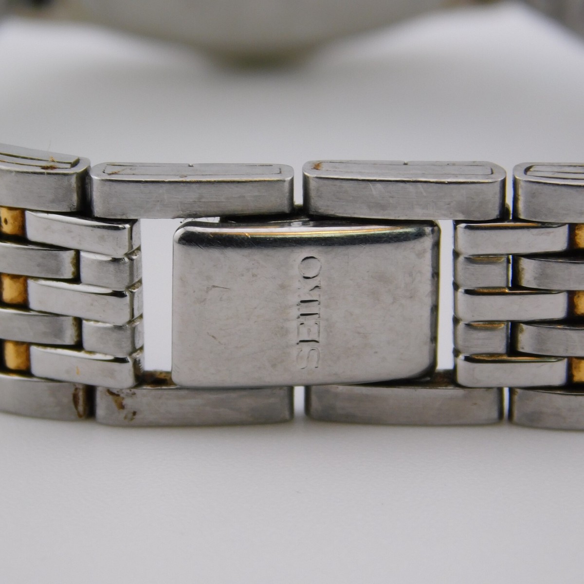SEIKO V401-6260 Two Tone Quartz Analog Women's Watch Sz. 6 SEIKO V401-6260 Two Tone Quartz Analog Women's Watch Sz. 6