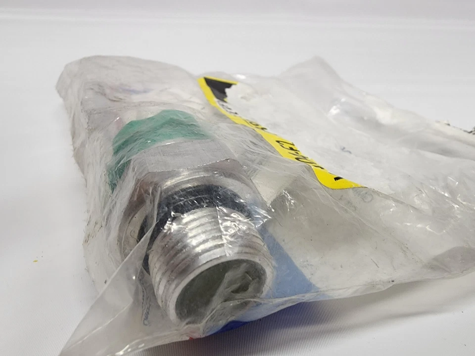 AC Delco GM Transmission Oil Cooler Outlet pipe connector 88996645 - Image 3 of 4