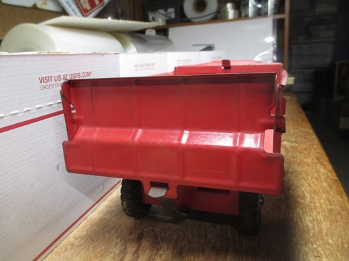STRUCTO DUMP TRUCK RED WITH MOTOR - FOR AGE THIS IS A STRAIGHT TRUCK - Picture 6 of 8