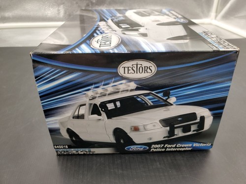 Testors 1:24 scale 2007 Ford Crown Victoria Police Interceptor Metal Model Kit - Picture 8 of 9