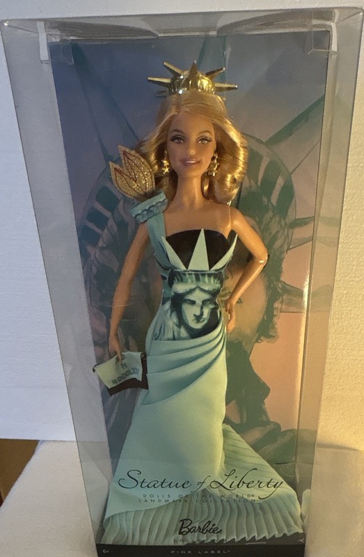 2009 Barbie Dolls of the World Landmark Collection Statue of Liberty Doll Pink