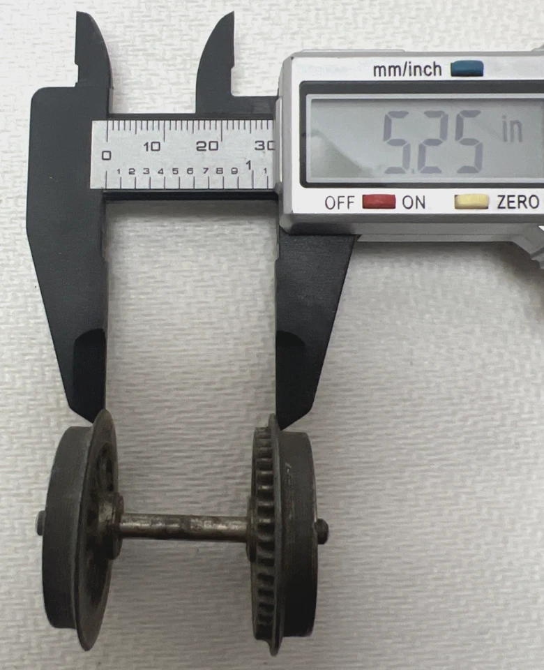 VINTAGE TRAIN PARTS - 3 PAIR GEAR WHEEL SET FOR "O" GAUGE LOCOMOTIVES - Image 4 of 4