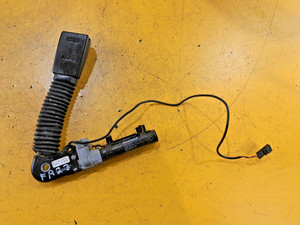 BMW E64 630i Cabrio Sport OSF Bj 2006 Gurtstraffer vorne rechts 6982526