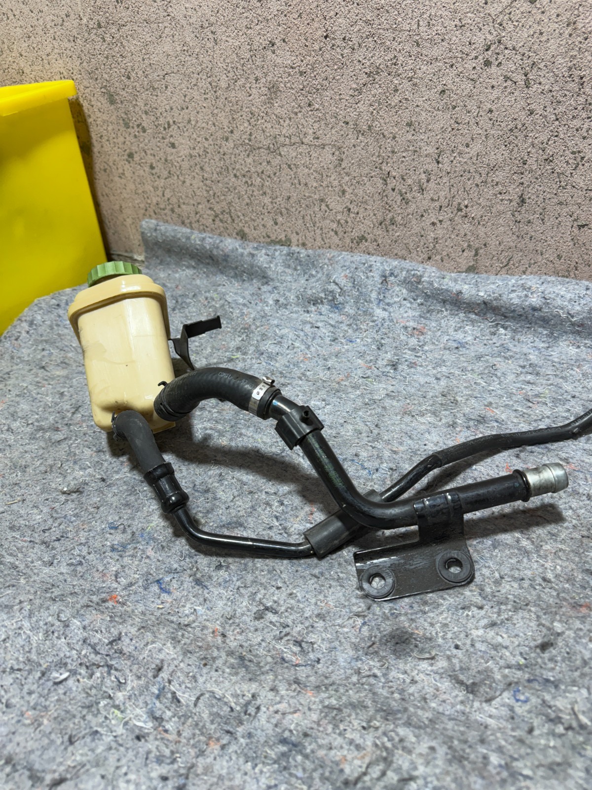 Bentley Continental Flying Spur Power steering reservoir P/N 7L0422371C