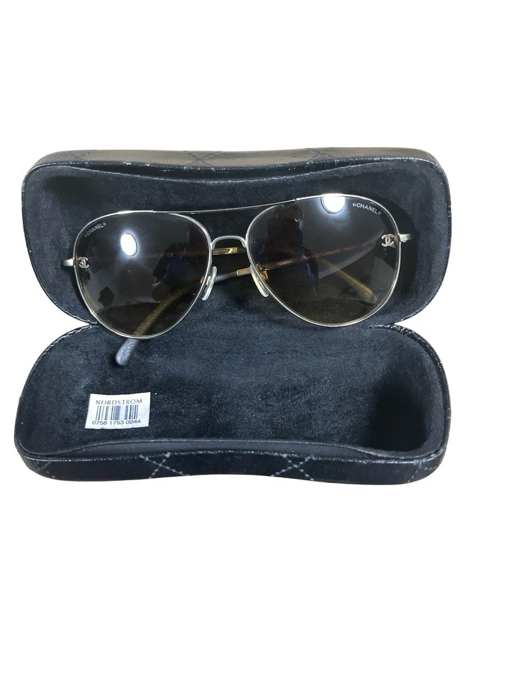 NUEVO CON ETIQUETAS Chanel Estrás Dorado Aviador Gafas de sol Gran Tamaño CH4279-B c159 Italia Foto 2 de 4