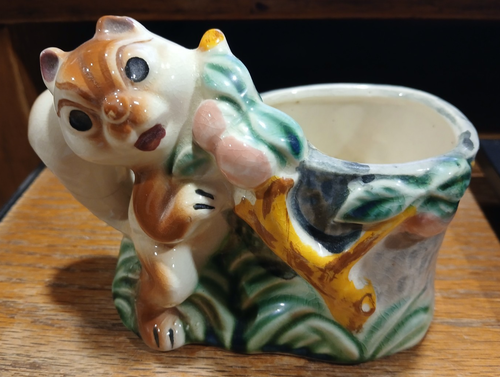 Vintage kleines Keramik Eichhörnchen in Nussbaum Baum Übertopf - Japan