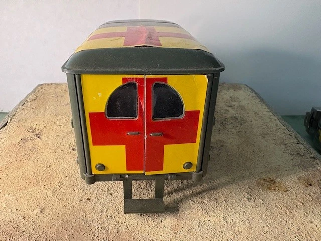 RARE Tristar 1982 M.A.S.H. 4077 Medical Unit Ambulance, MASH Truck, 1/32 - Image 3 of 4