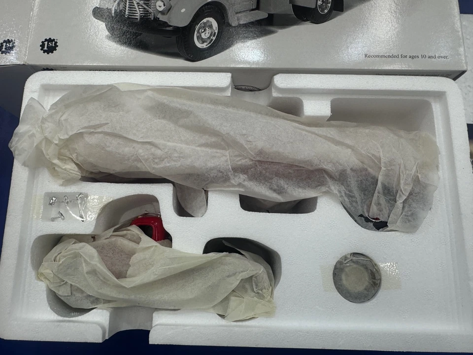 FIRST GEAR 1:34 KB-10 1949 Texaco Tractor Trailer Sourdough Tanker Truck Red NIB - Image 2 of 4