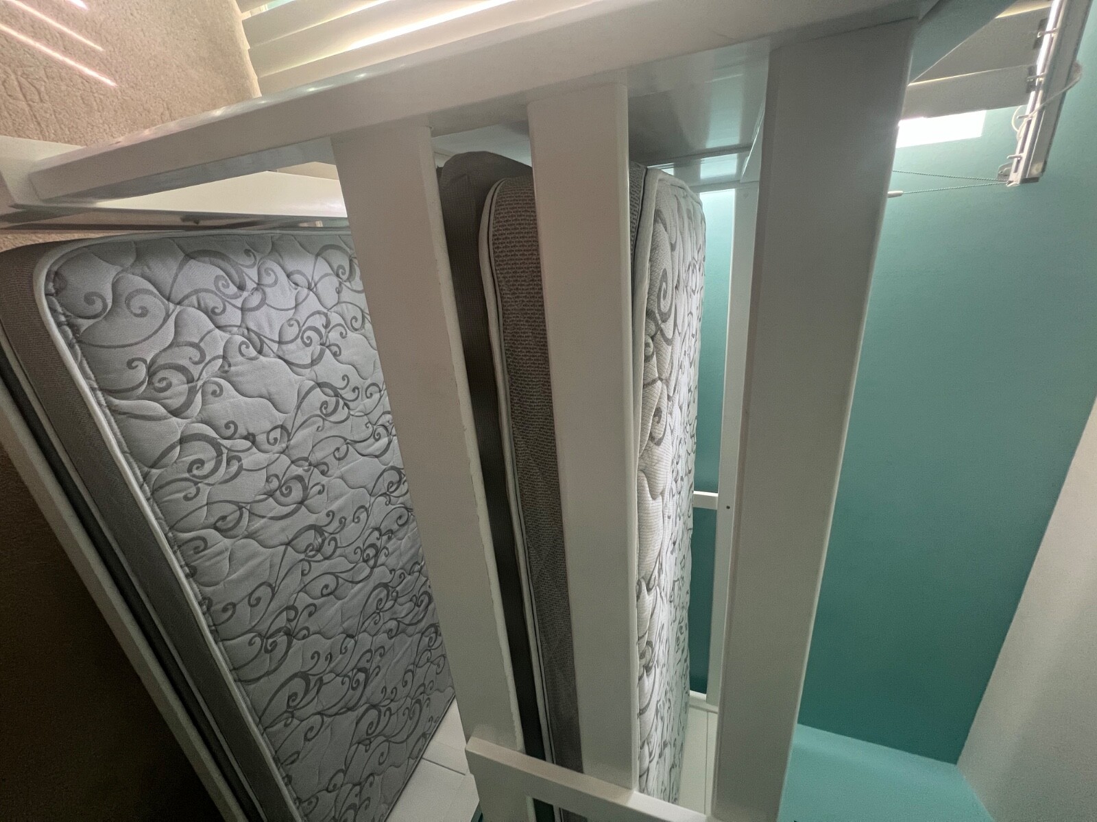 WHITE TWIN BED W/SERTA MATTRESS & bunkie board eBay