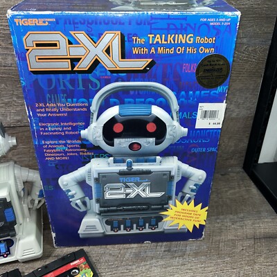 Tiger 2-XL Vintage Interactive Talking Robot 7-254 Electronic Toy *AS Is/Parts*