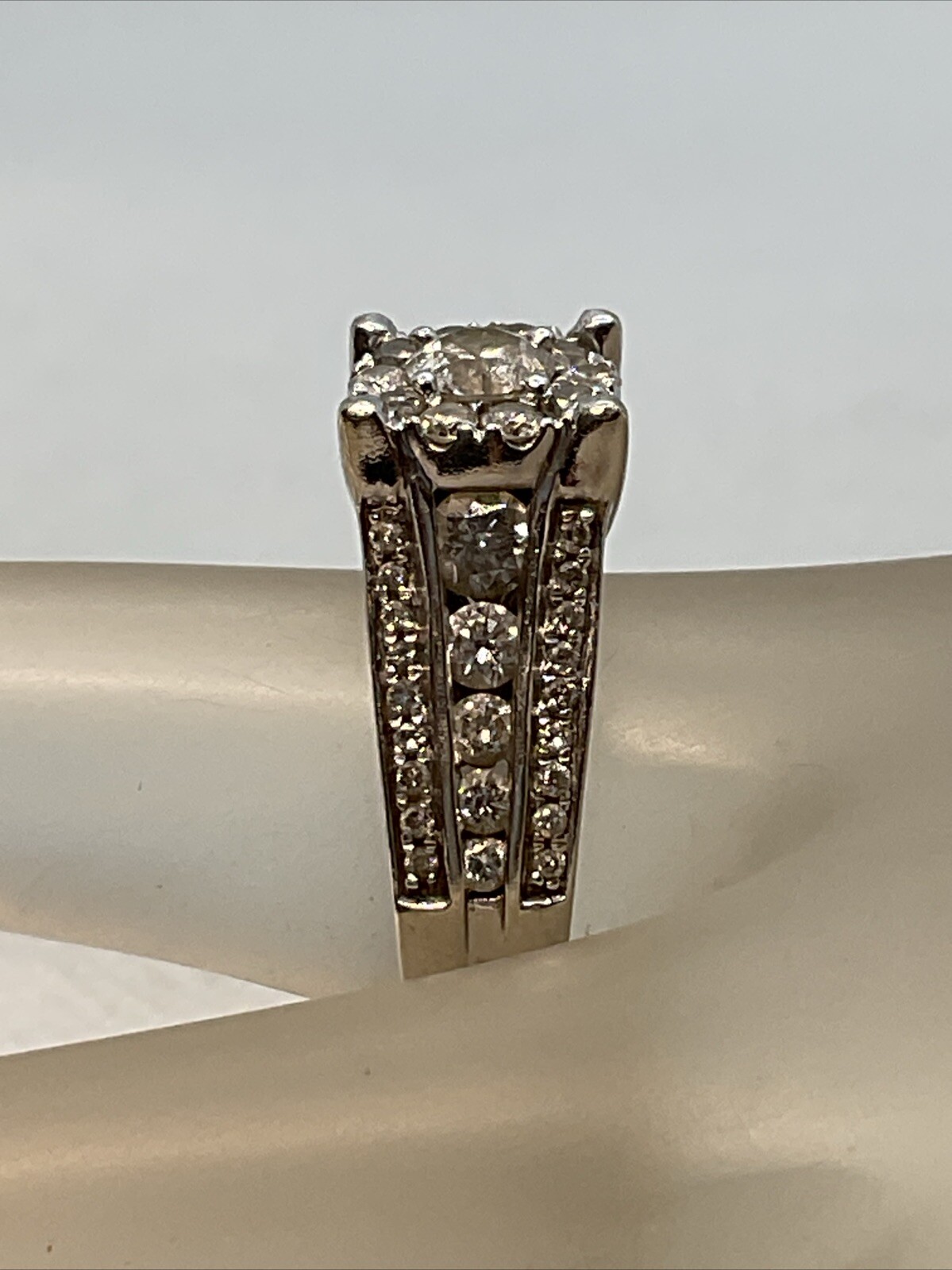 GORGEOUS Solid 10K White Gold Solitaire Round & D… - image 4