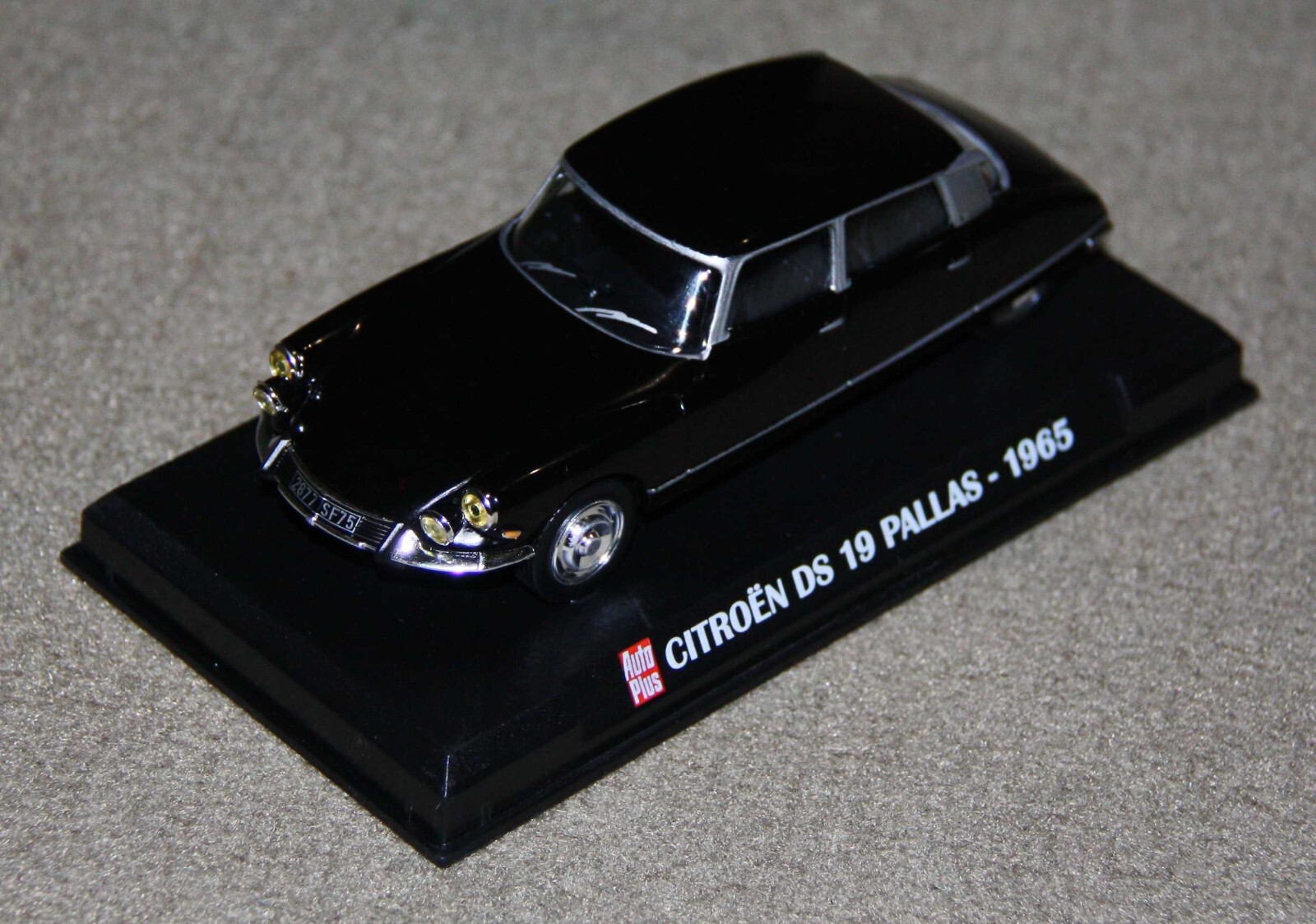 Citroën DS19 1957 Couleur Aubergine - Modèle Réduit 1/43 Ixo/Altaya - Occasion